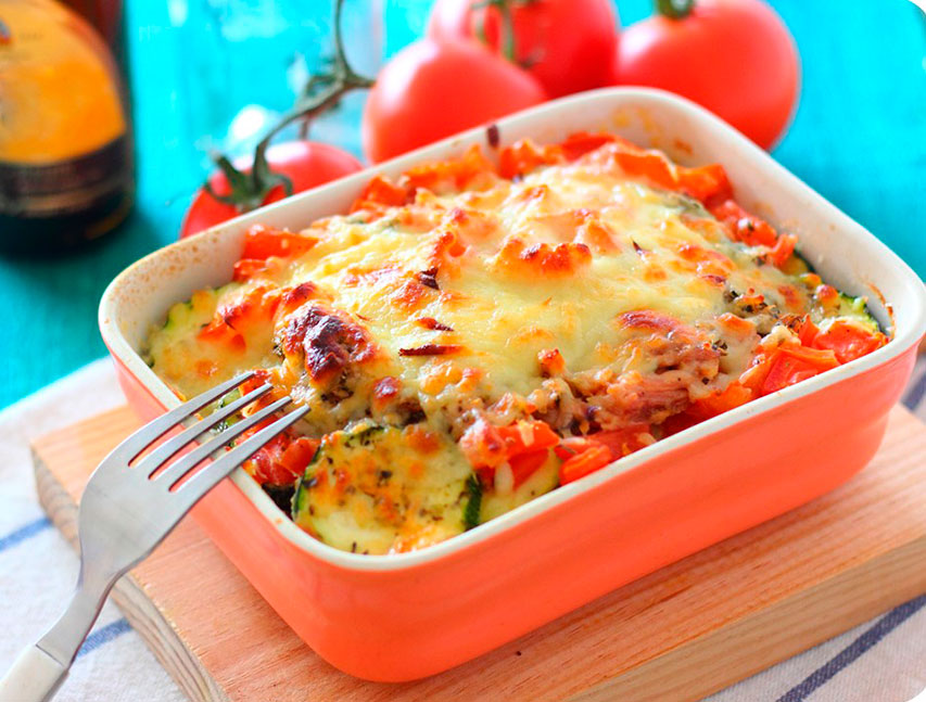 Lasaña de zucchini con atún y vegetales mixtos