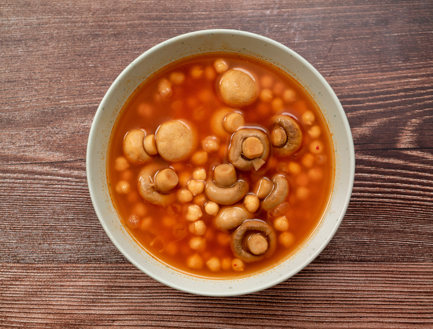 Pozole de garbanzos y hongos